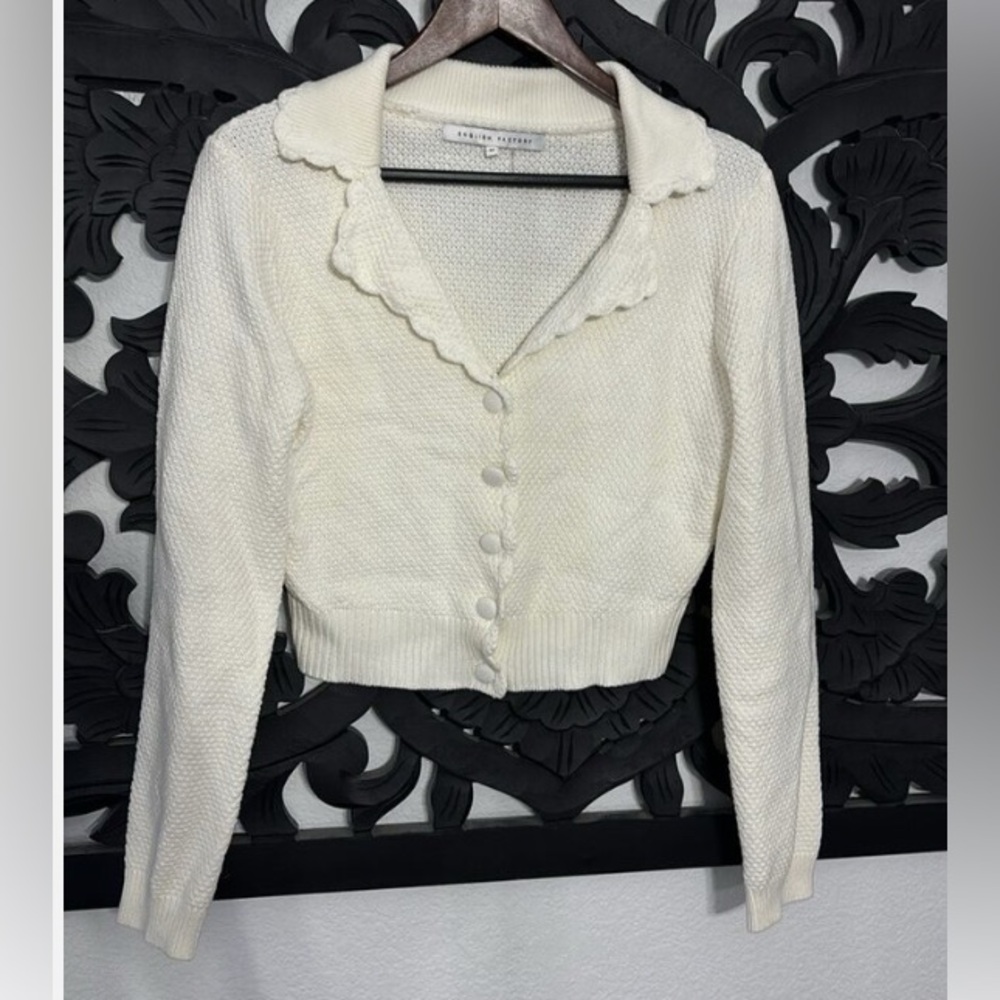 white cotton blend cardigan with scalloped Peter Pan collar